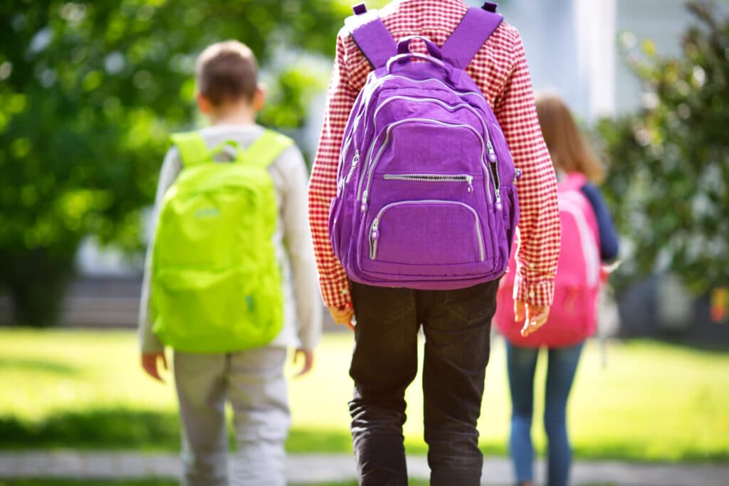 Prevent Back Pain: 6 Considerations For Choosing A Backpack