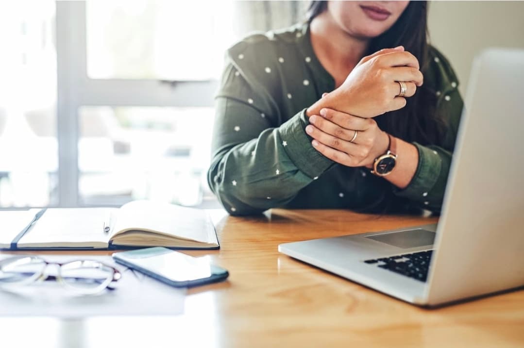 When Work Injuries Don’t Show Up Right Away: The Hidden Symptoms You Should Never Ignore | Elevate Wellness Chiropractic